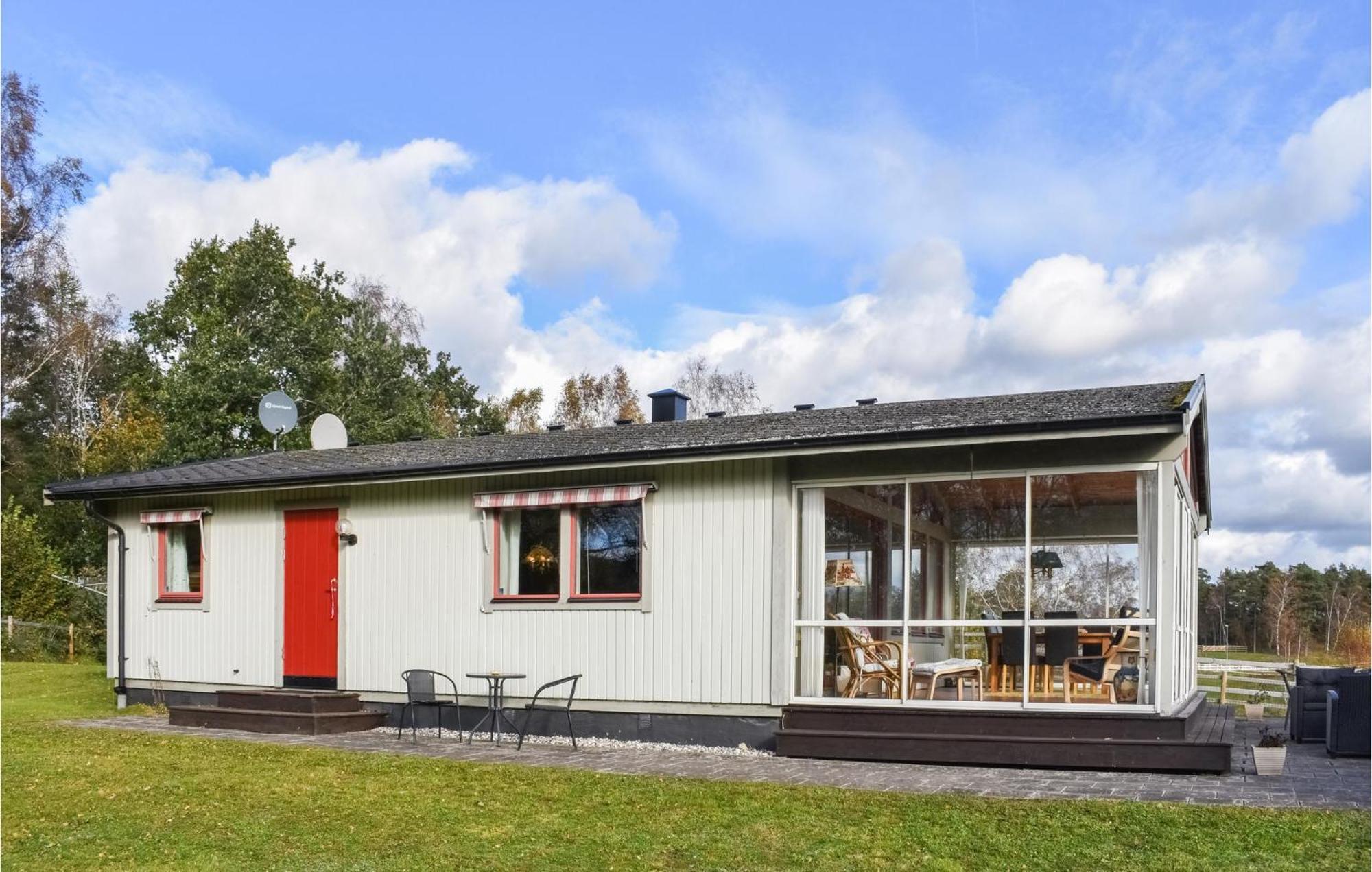 Gorgeous Home In Munka-Ljungby With Kitchen Exterior photo
